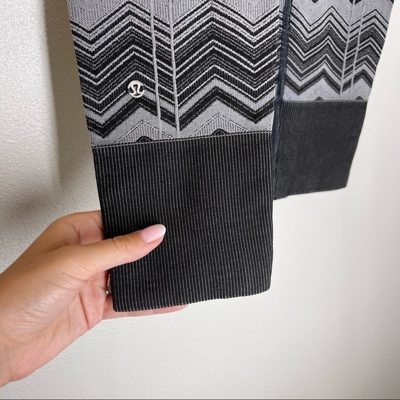 Lululemon Ebb To Street Leggings Black Gray Heathered Slate
Chevron Size 2 Women - Picture 5 of 8